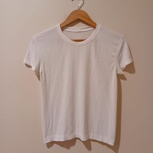 Lululemon Train to Be Shirt Women’s Size 6 Perforated Performance Yoga White Gym